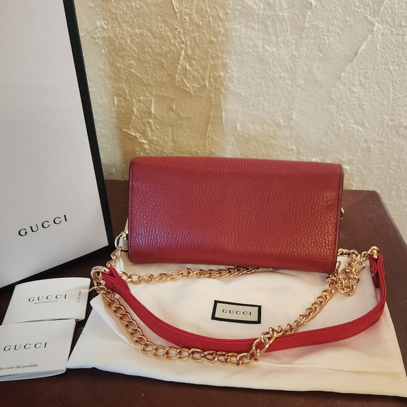 Gucci Interlocking GG Icon Red Leather Wallet on Chain - Picture 2 of 8